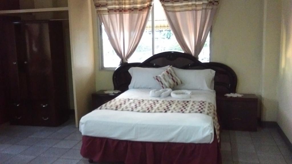 Norman'S Court Resort & Sky Restaurant Club Montego Bay Room photo